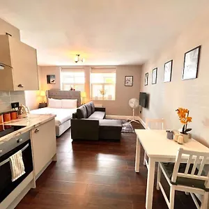 Lovely Close To Station Apartment Brighton